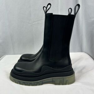 BOTTEGA VENETA
Bottega Veneta Tire Chelsea Boots